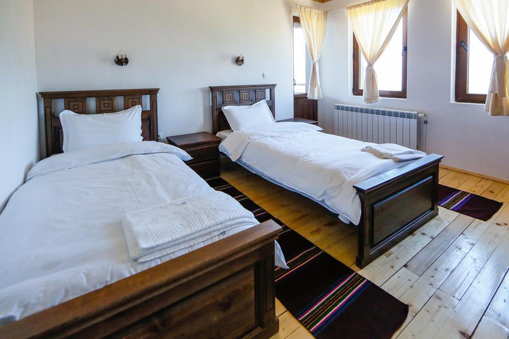 Калпаците - Kalpacite Guest Houses Skrebatno Exterior foto